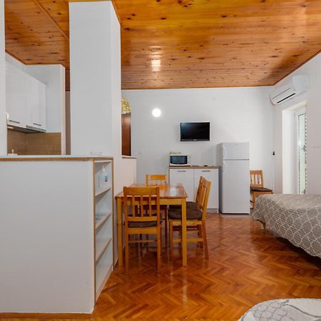 Apartments And Rooms Spiro Mimice Exterior foto